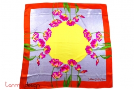  Square silk scarf with tulip